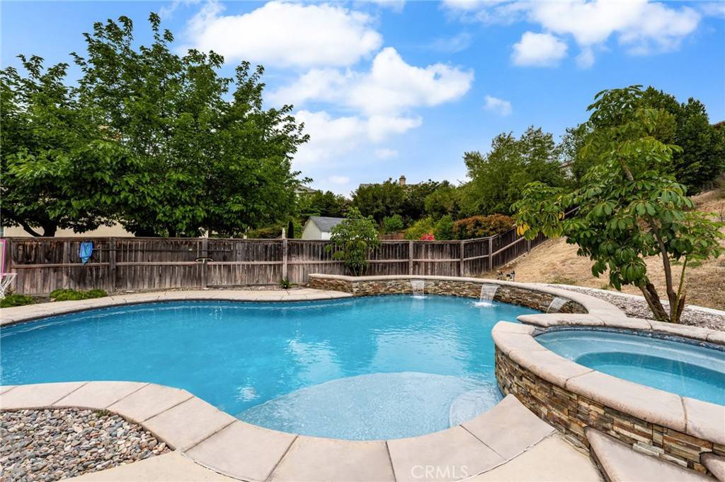 Corona, CA 92883,25149 Dogwood CT