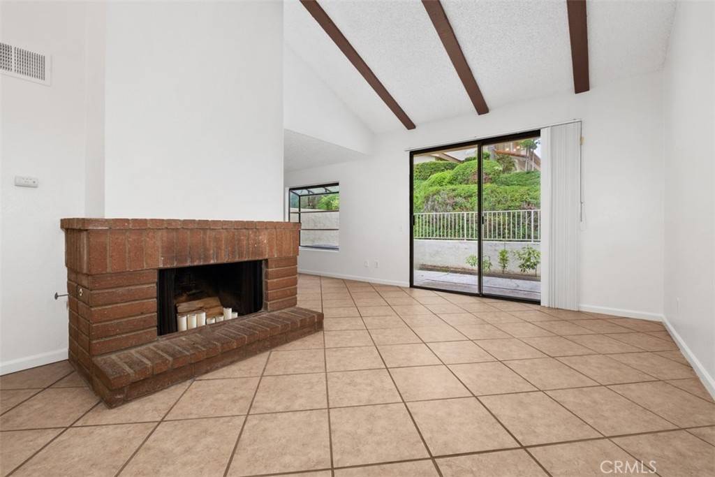 Fullerton, CA 92833,947 Creekside DR #121