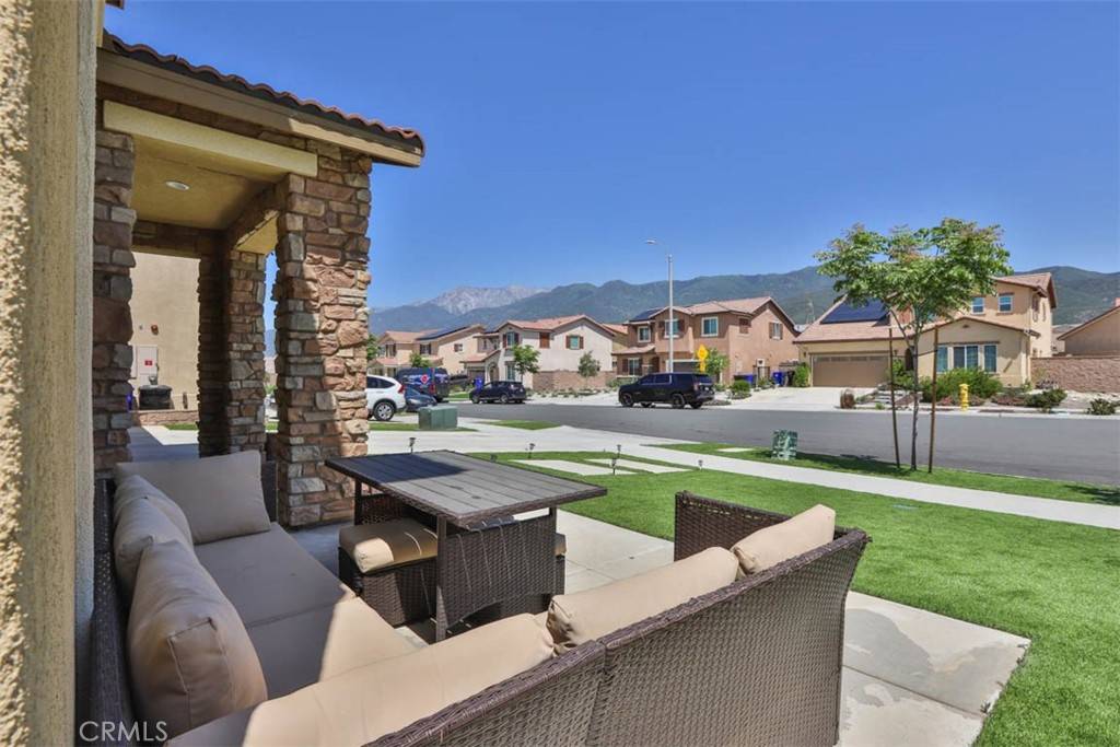 Fontana, CA 92336,15765 Kings Peak DR
