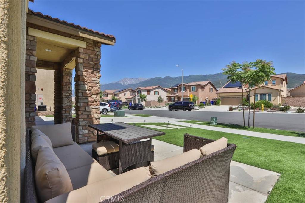 Fontana, CA 92336,15765 Kings Peak DR