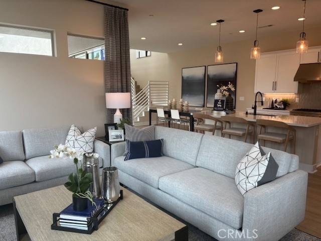 Valencia, CA 91381,27525 Mosswood PL