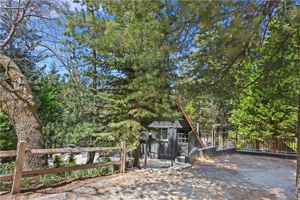 Lake Arrowhead, CA 92352,323 Mittry LN