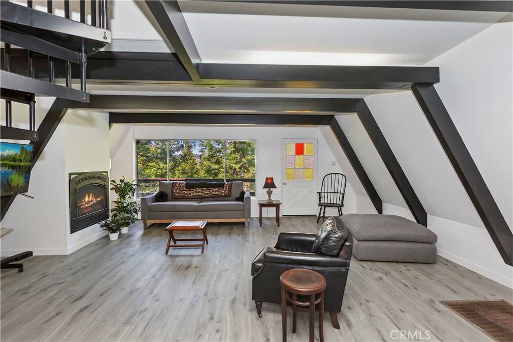 Lake Arrowhead, CA 92352,323 Mittry LN