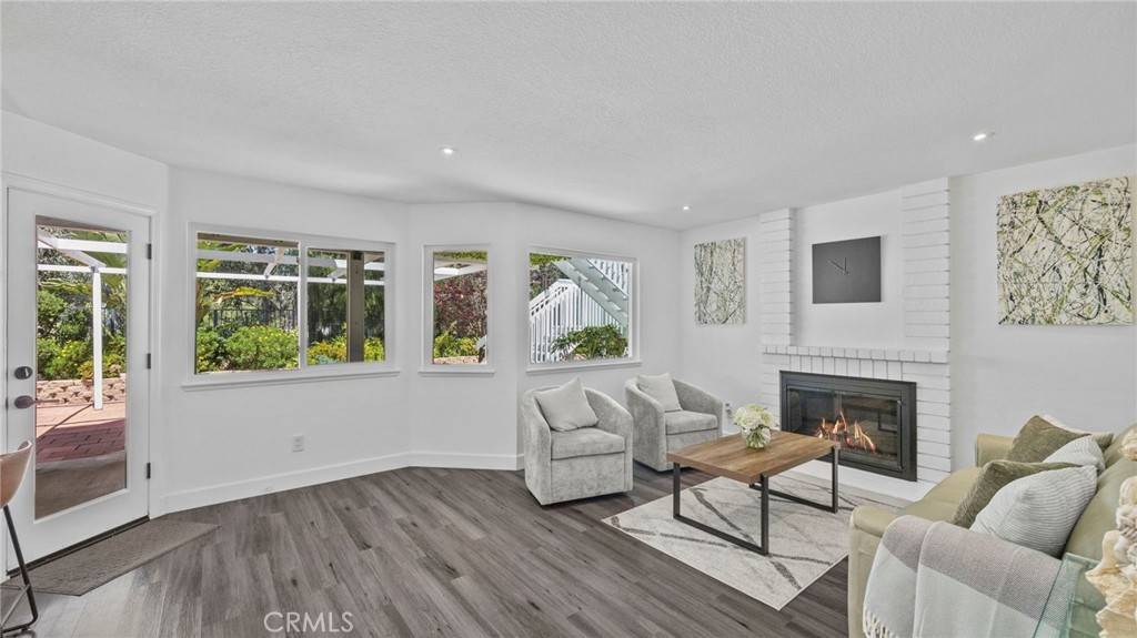 Corona, CA 92879,1385 Cresta RD