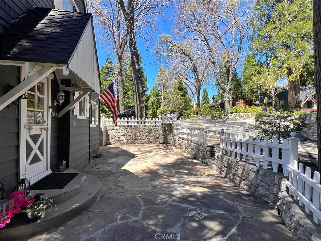 Lake Arrowhead, CA 92352,244 Manzanita DR