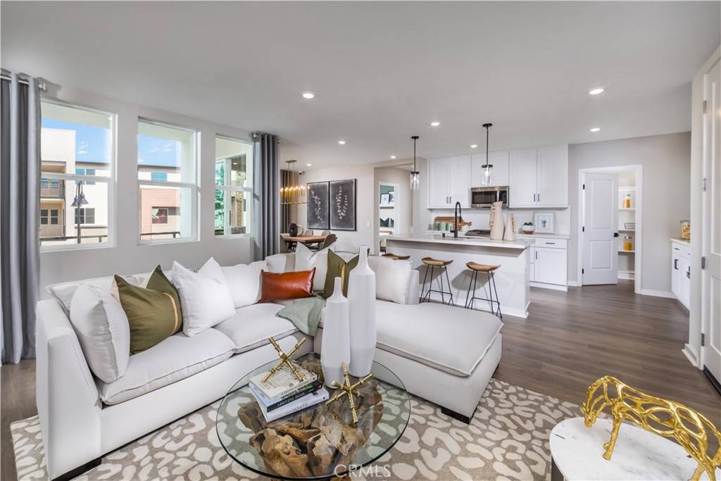 Ontario, CA 91764,980 N Tangent Privado #301