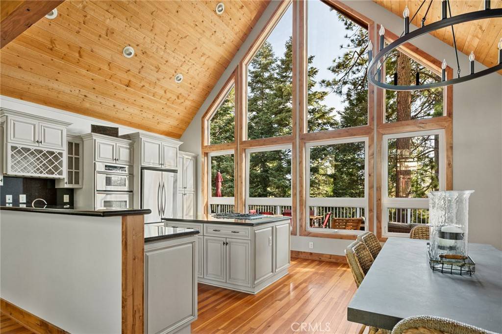 Lake Arrowhead, CA 92352,346 Bel Air DR