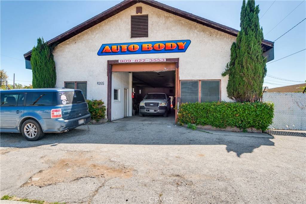 Fontana, CA 92335,8265 Juniper AVE