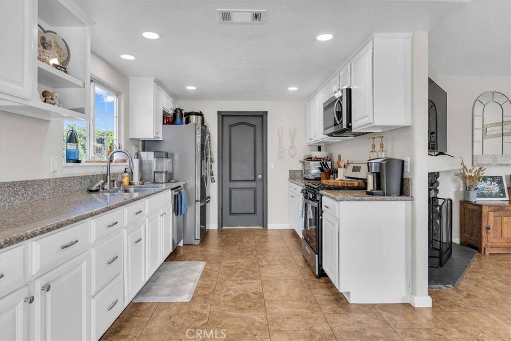 Hesperia, CA 92345,17660 Seaforth ST