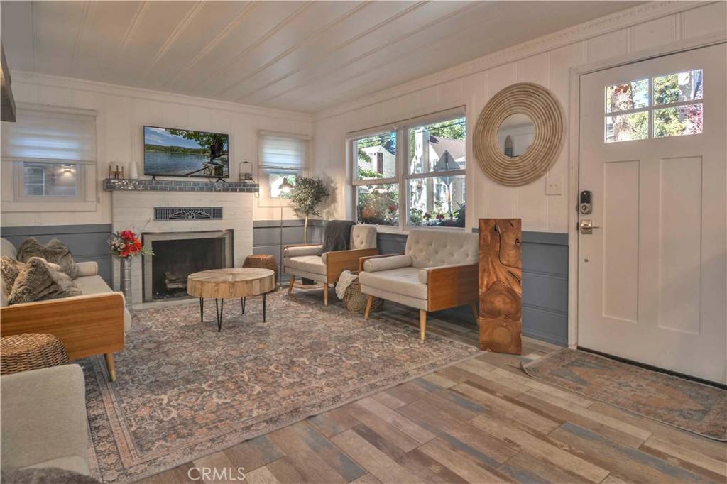 Lake Arrowhead, CA 92352,381 Maple DR