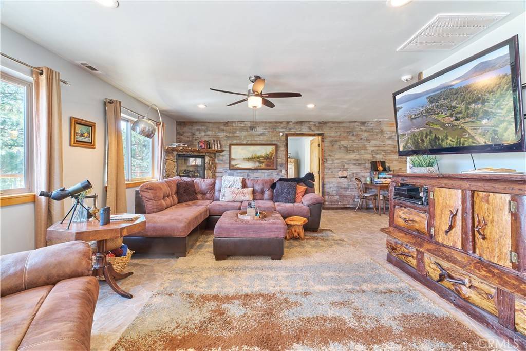 Big Bear Lake, CA 92315,448 Edgemoor RD