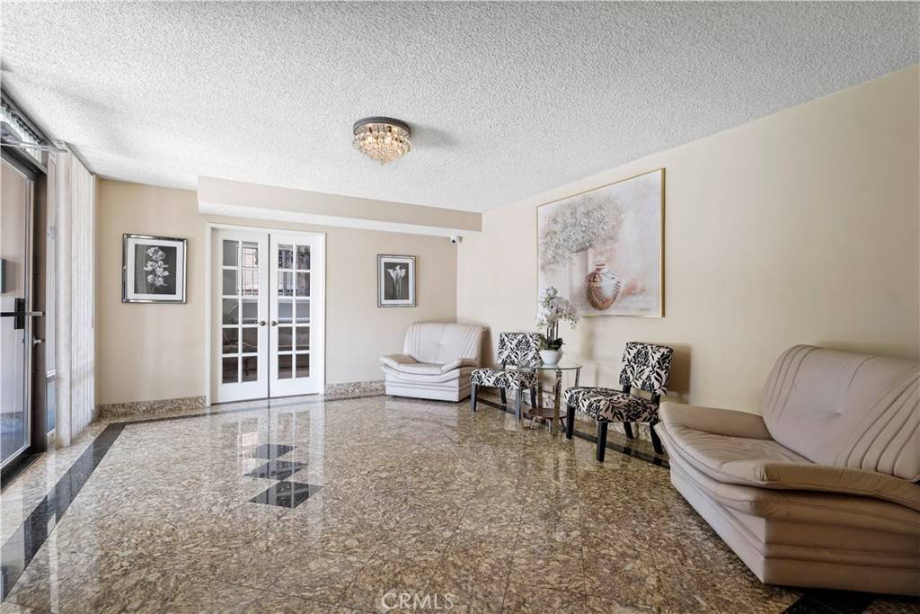 Beverly Hills, CA 90212,241 S Reeves DR #302