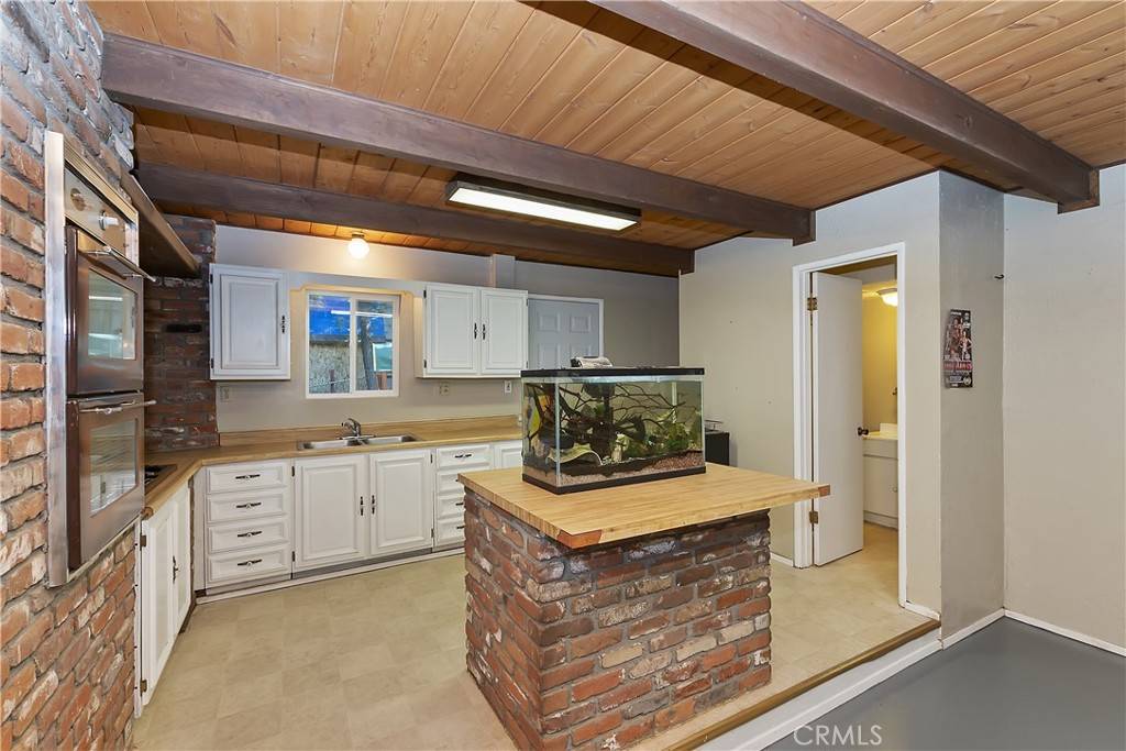 Crestline, CA 92325,197 Weisshorn DR
