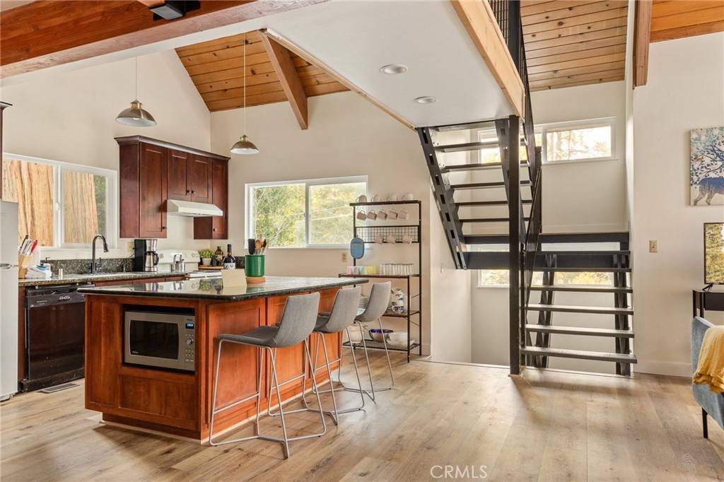 Lake Arrowhead, CA 92352,217 Crest CIR