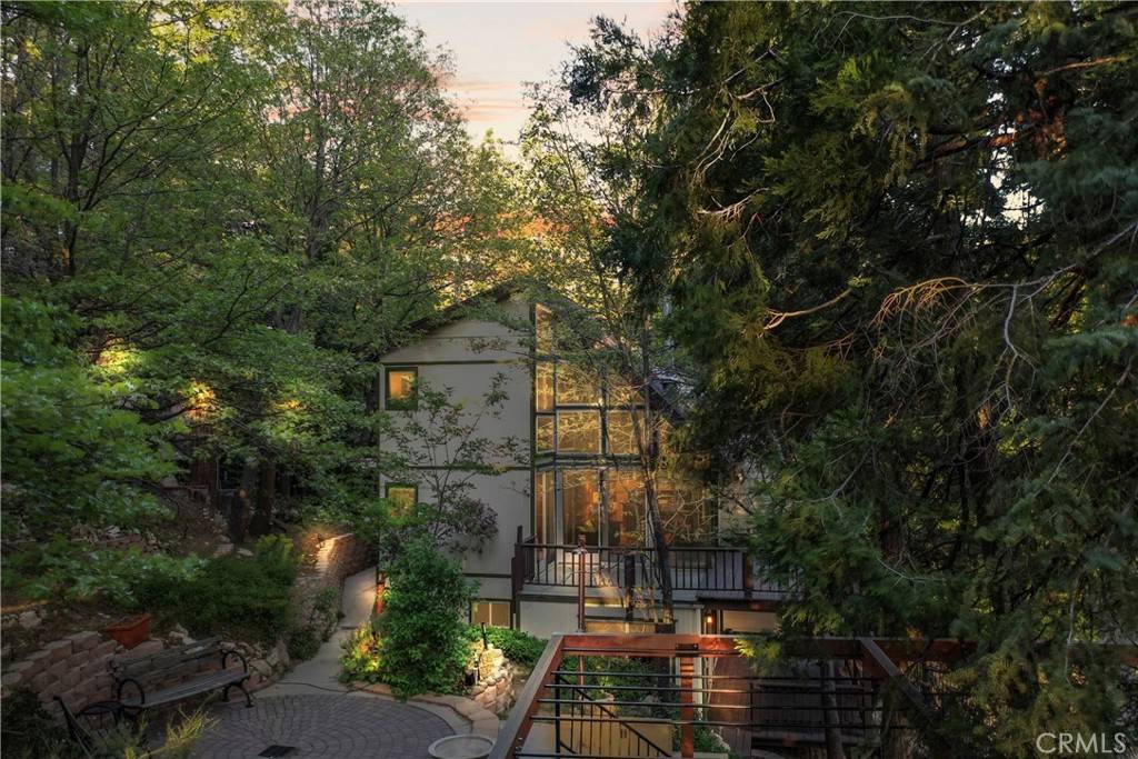 Lake Arrowhead, CA 92352,217 Crest CIR