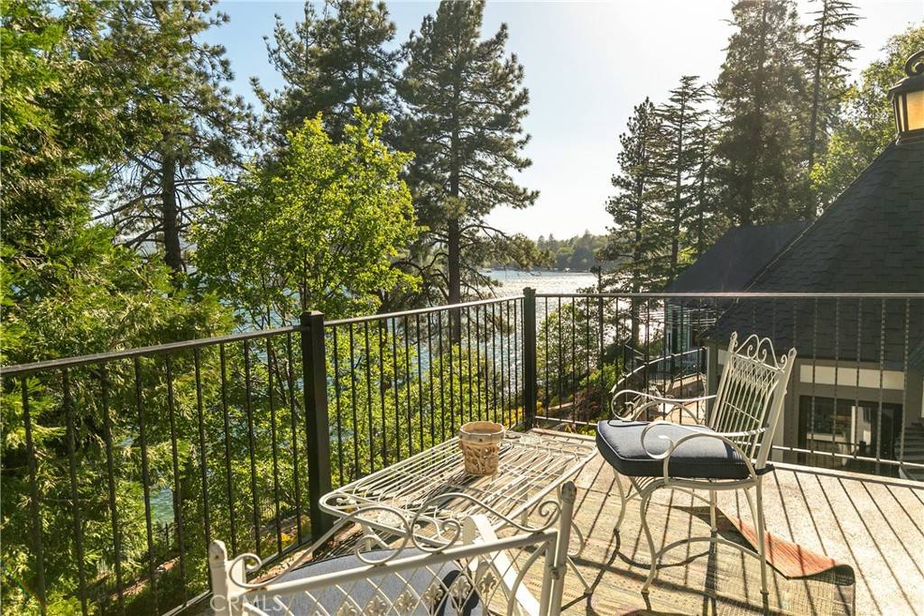 Lake Arrowhead, CA 92352,923 Lake Edge Way