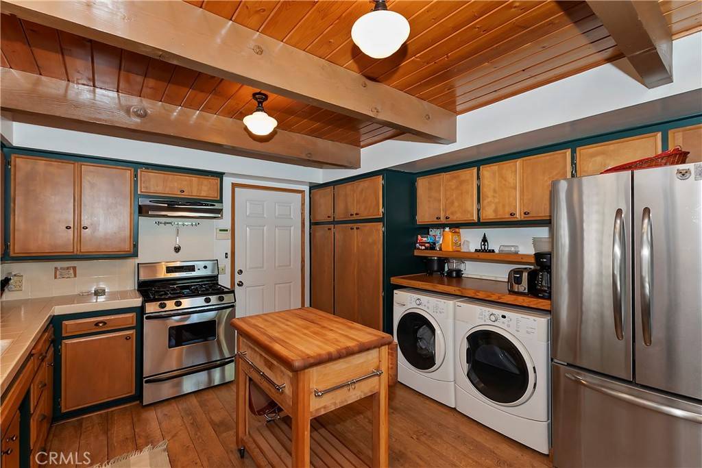 535 Pioneer RD Lake Arrowhead, CA 92352