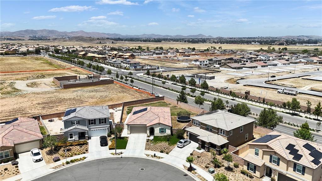 Perris, CA 92570,402 Appleton WAY