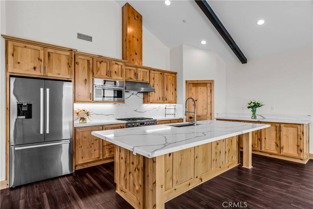 Lake Arrowhead, CA 92352,851 Madera LN