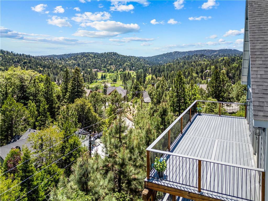 Lake Arrowhead, CA 92352,851 Madera LN