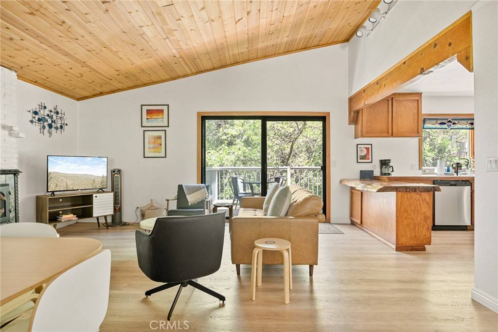 Crestline, CA 92325,1080 Chateau DR