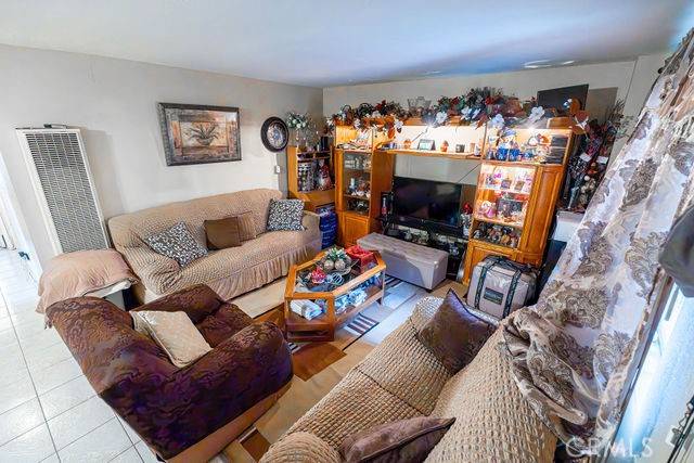 Huntington Park, CA 90255,6100 Rugby AVE #105