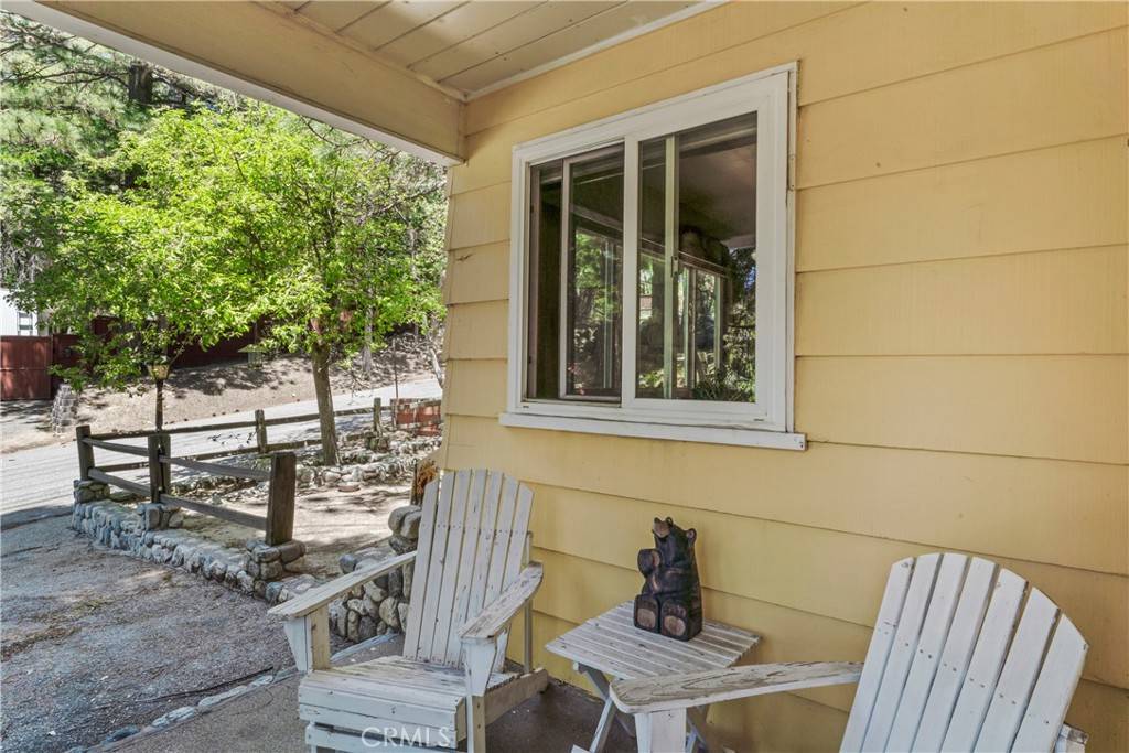 Lake Arrowhead, CA 92352,943 Meadowbrook RD