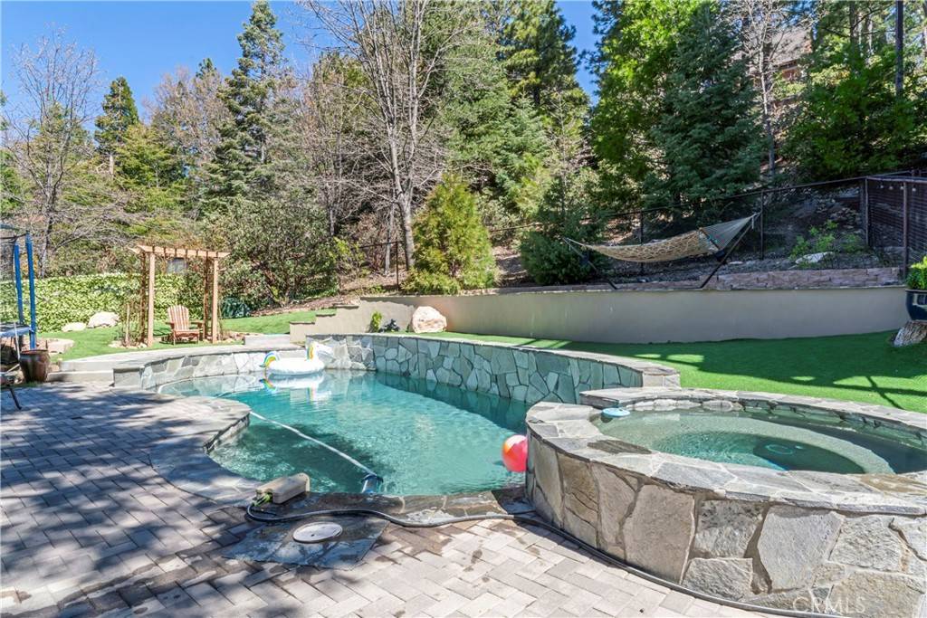 Lake Arrowhead, CA 92391,183 Chipmunk DR