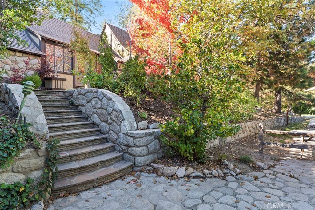 Lake Arrowhead, CA 92352,27625 High Knoll RD