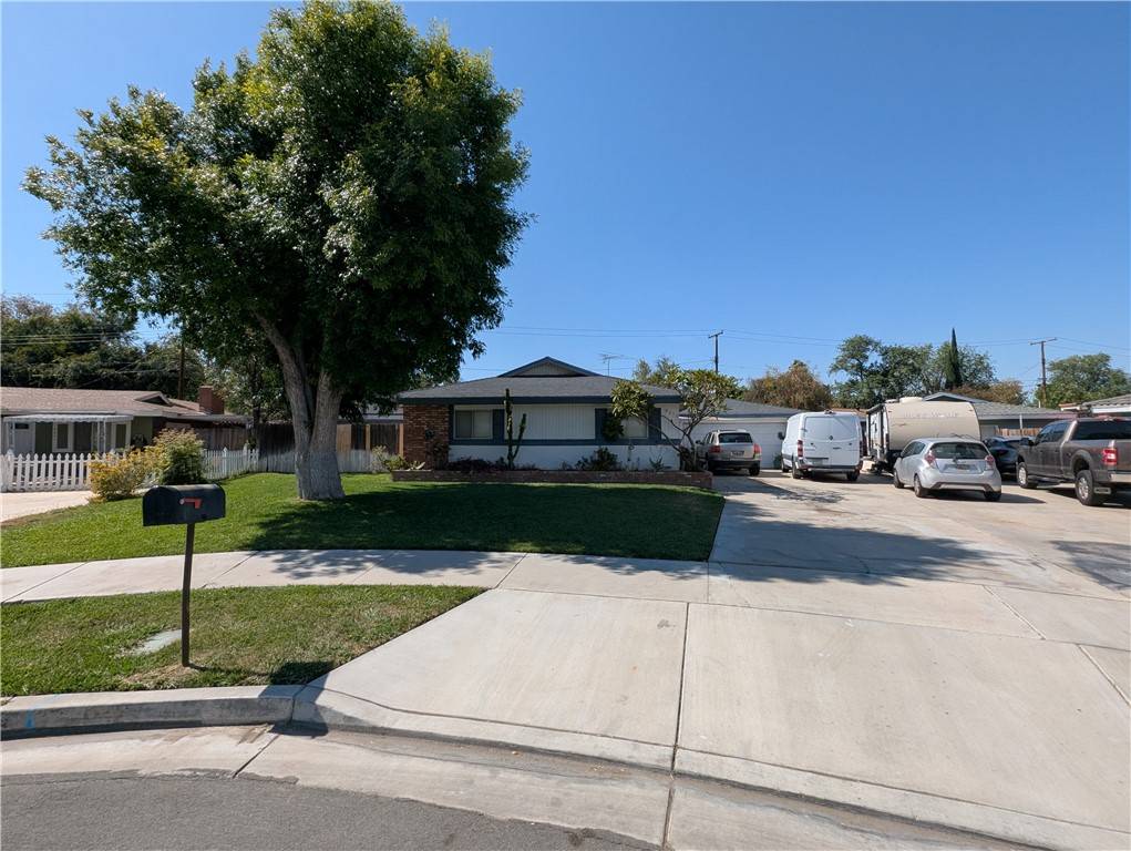 Riverside, CA 92504,8619 Raintree AVE