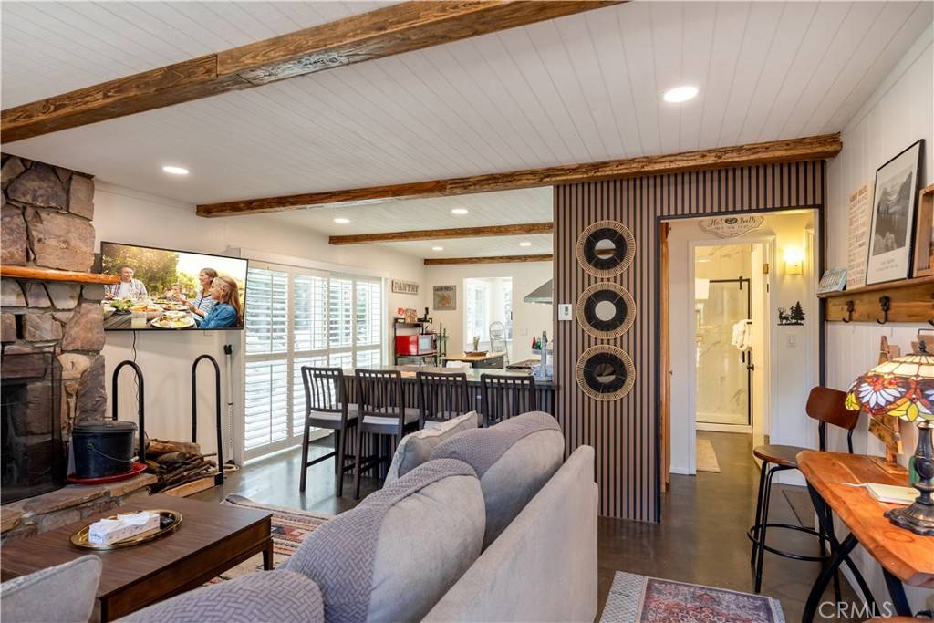 Sugarloaf, CA 92386,682 Maple LN