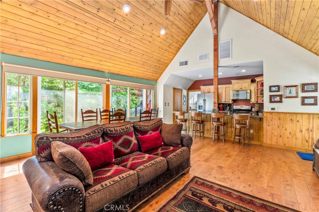 118 E LN Lake Arrowhead, CA 92352