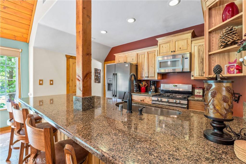 118 E LN Lake Arrowhead, CA 92352