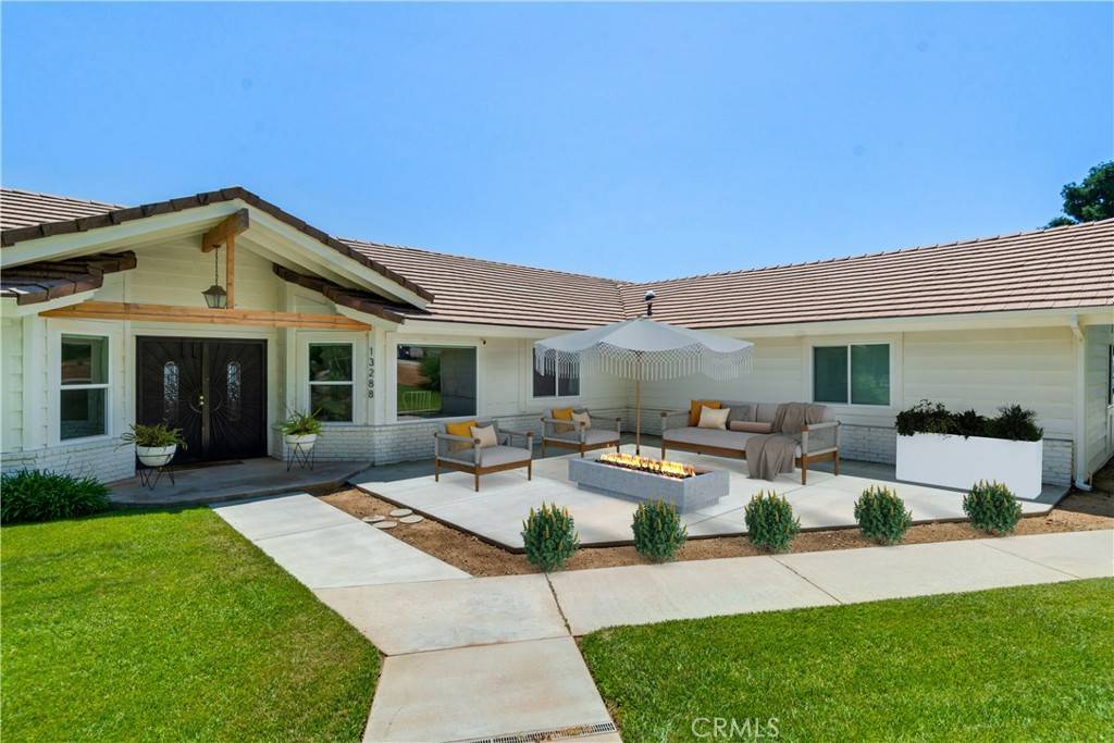 Yucaipa, CA 92399,13288 Oak Crest DR
