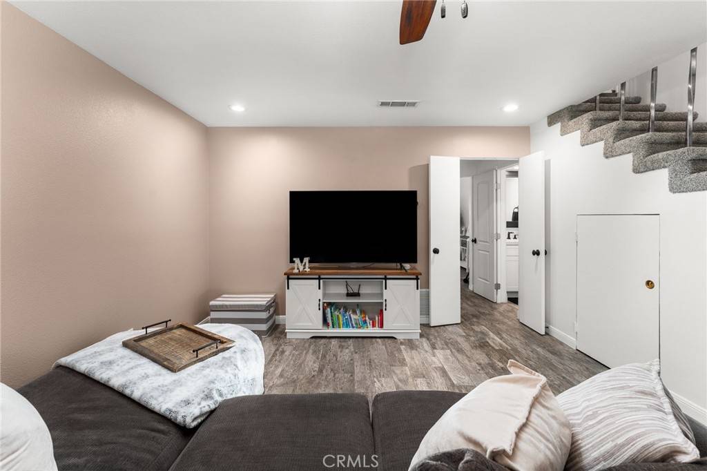 Redlands, CA 92373,571 La Verne ST