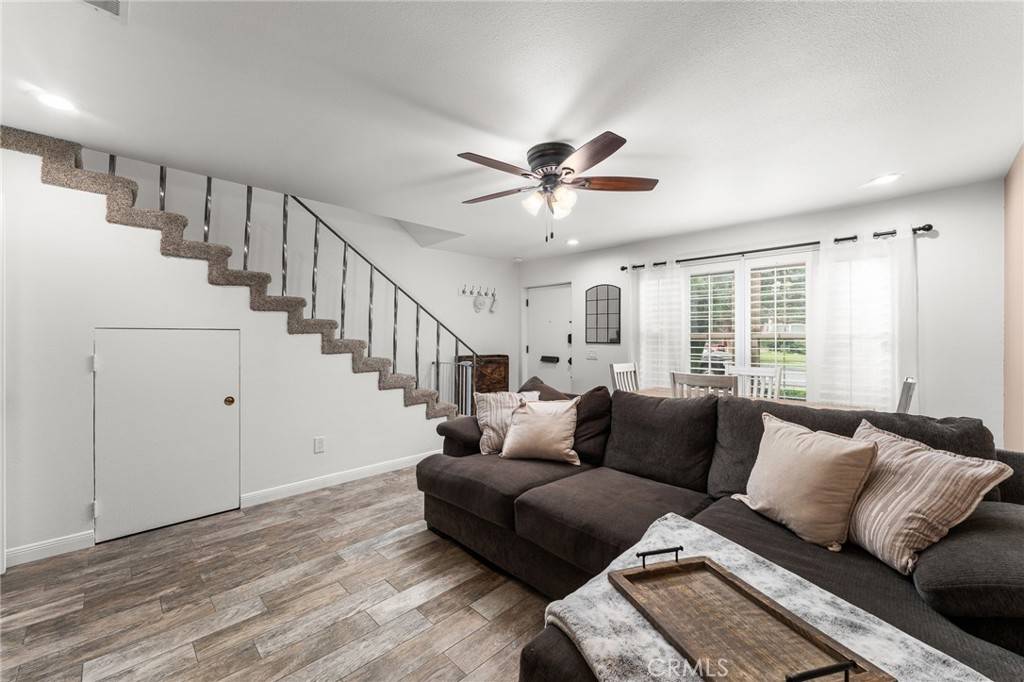Redlands, CA 92373,571 La Verne ST