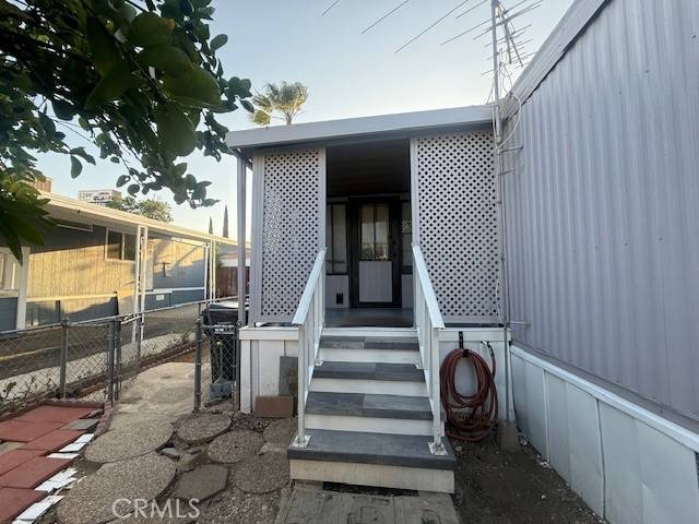 Corona, CA 92882,995 Pomona #88