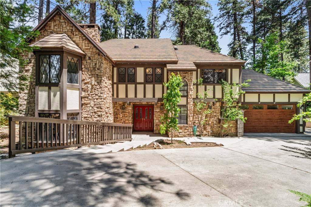 Lake Arrowhead, CA 92352,407 Giant Oak CIR