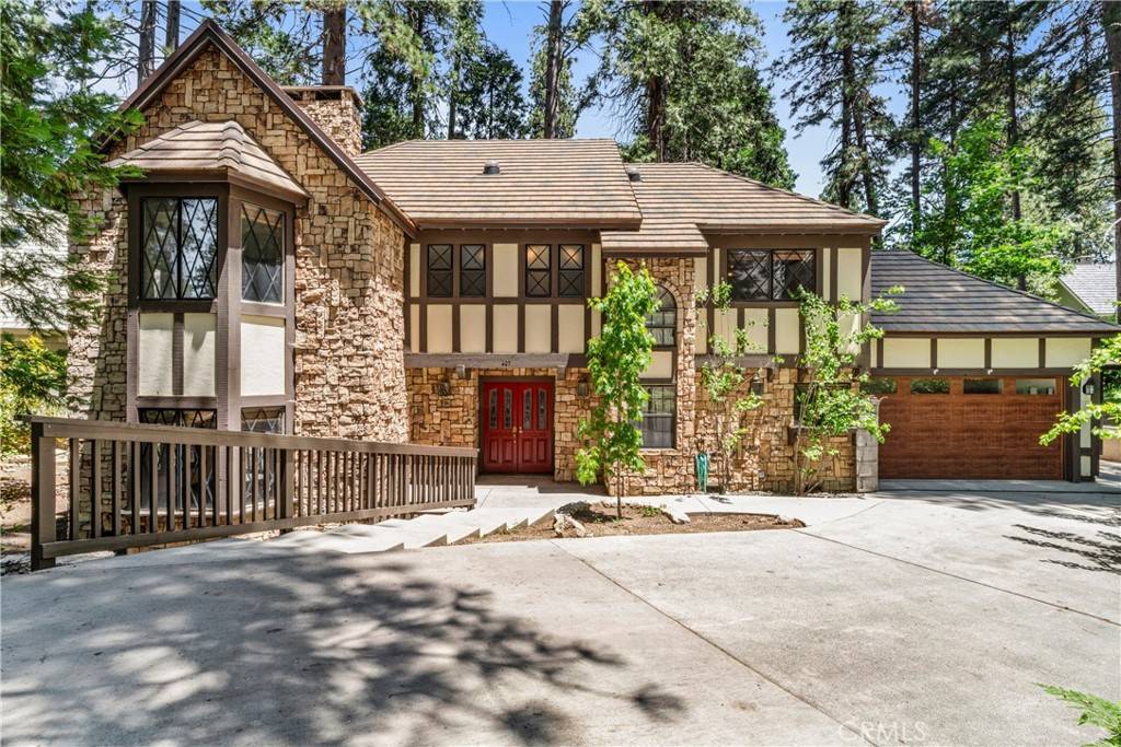 Lake Arrowhead, CA 92352,407 Giant Oak CIR