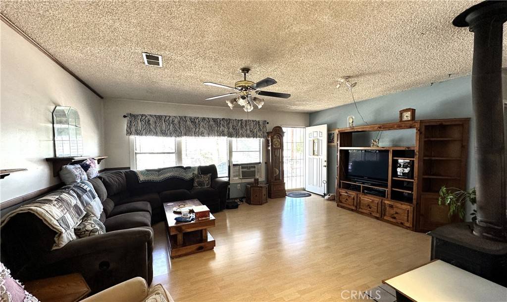 Corona, CA 92879,950 Cedar ST