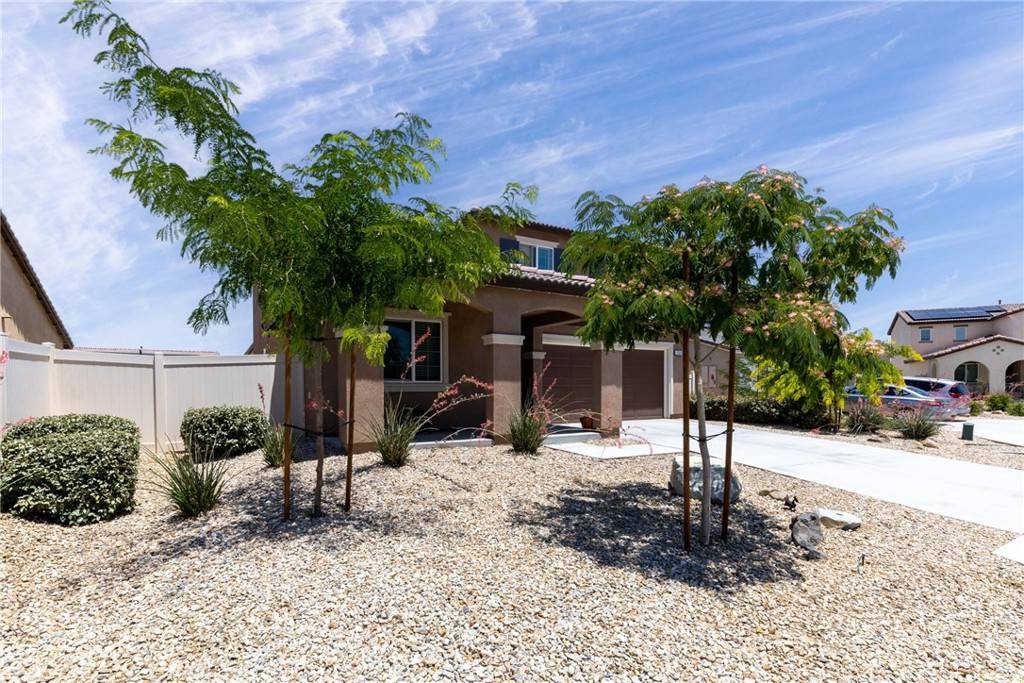 Adelanto, CA 92301,10582 Pampas CT