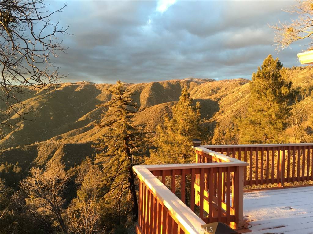 Running Springs, CA 92382,30400 Live Oak DR