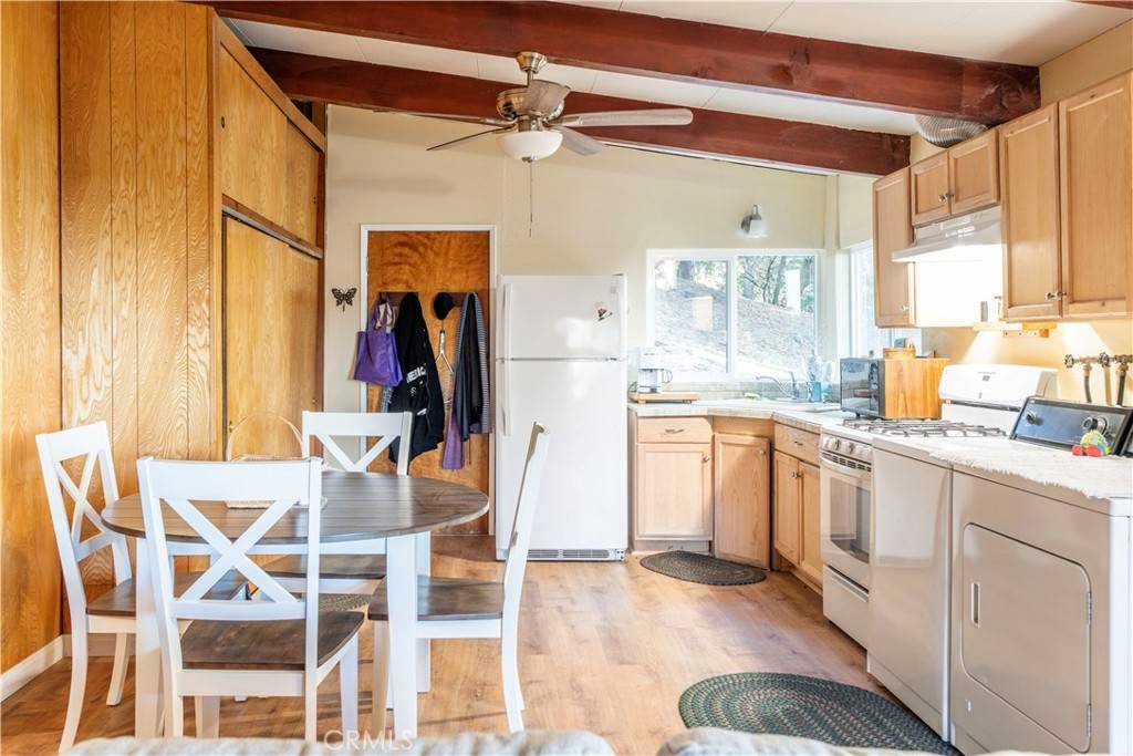 Crestline, CA 92325,797 Chateau DR
