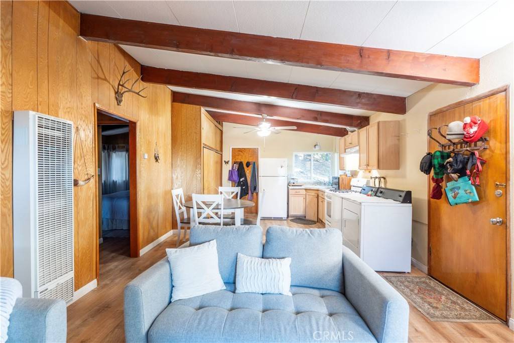 Crestline, CA 92325,797 Chateau DR