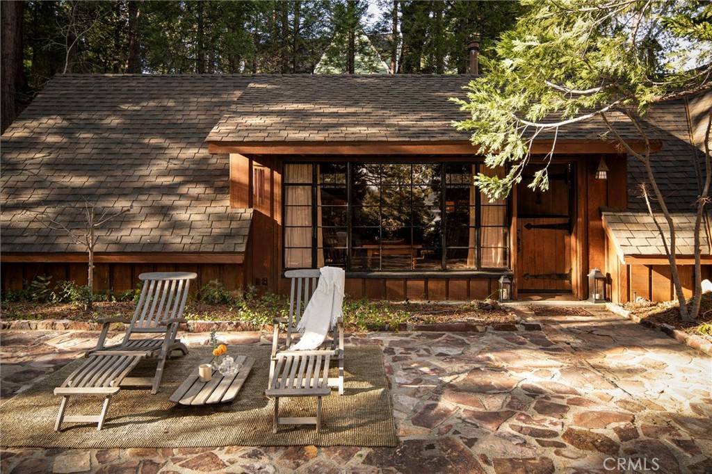 Lake Arrowhead, CA 92352,324 Summit DR