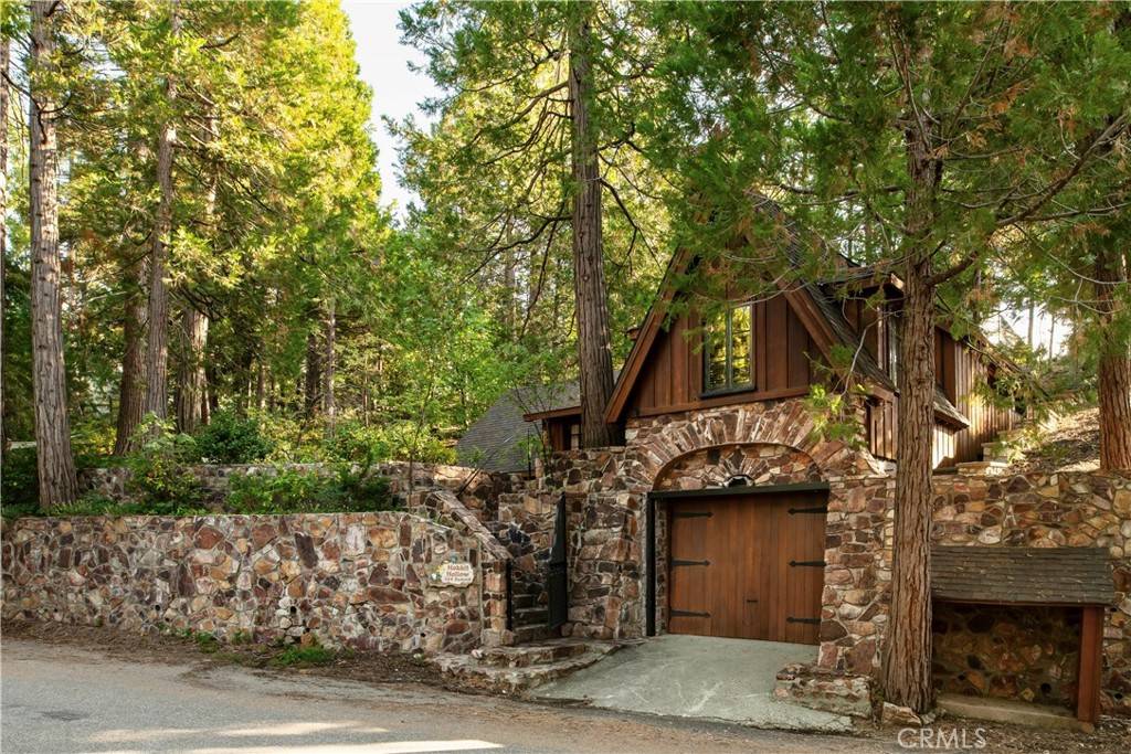 Lake Arrowhead, CA 92352,324 Summit DR