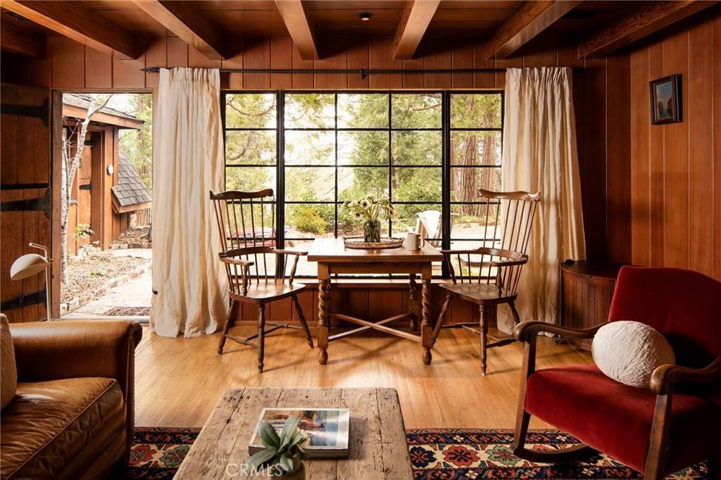Lake Arrowhead, CA 92352,324 Summit DR