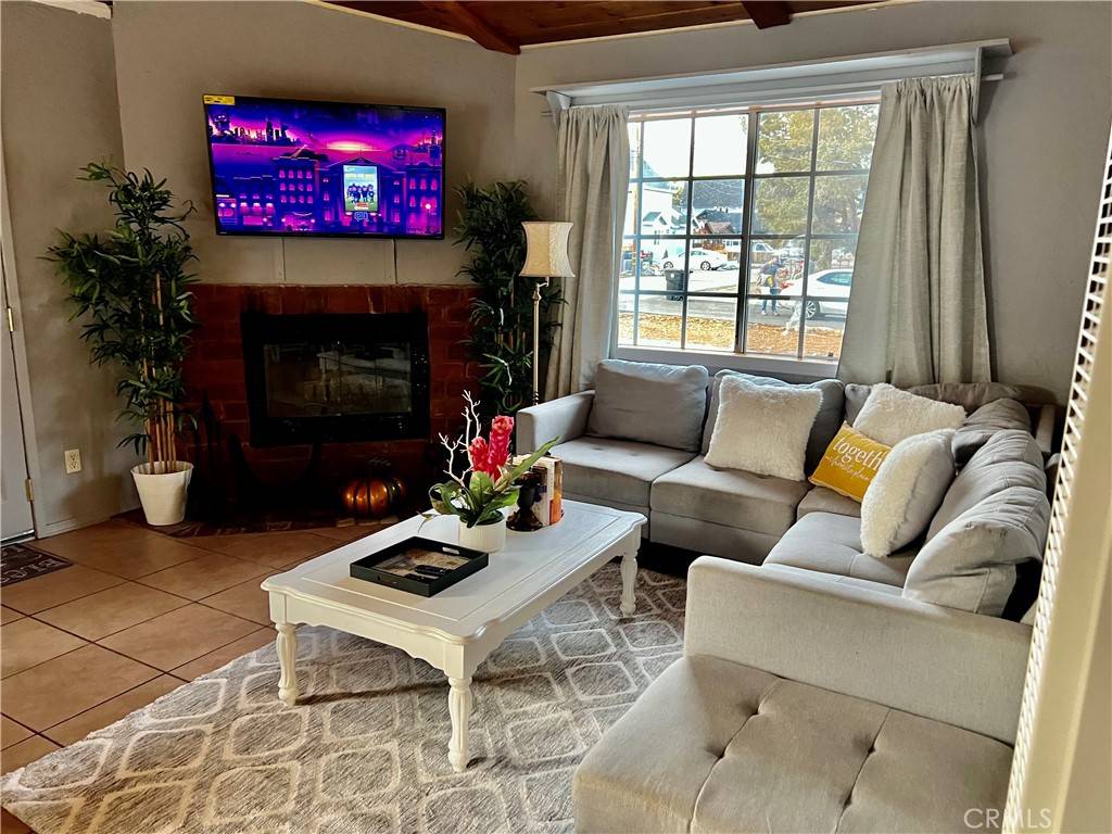 Sugarloaf, CA 92386,165 Sunset LN