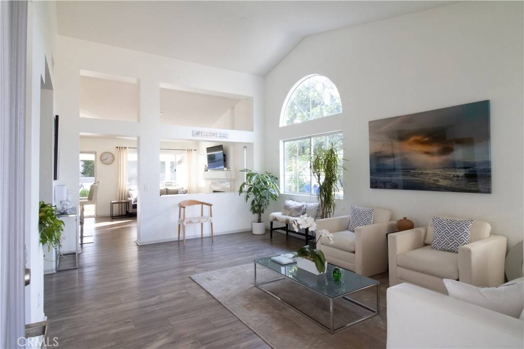Lake Elsinore, CA 92530,15303 Lakebreeze LN