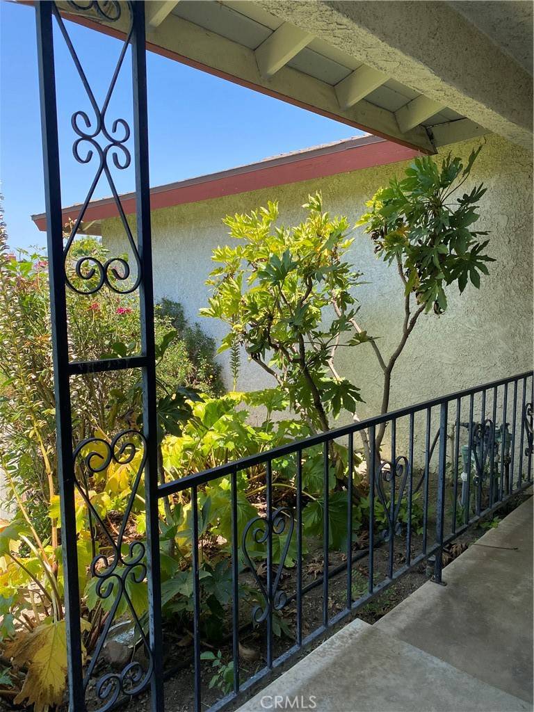Fontana, CA 92335,16341 Holly DR